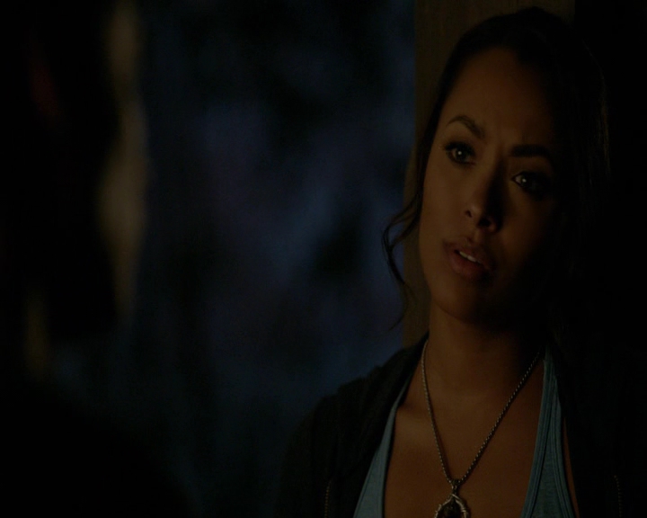 VampireDiaries-dot-nl_VampireDiaries-8x10NostalgiasABitch2158.jpg