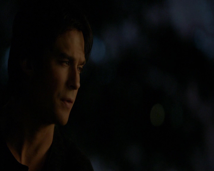 VampireDiaries-dot-nl_VampireDiaries-8x10NostalgiasABitch2170.jpg