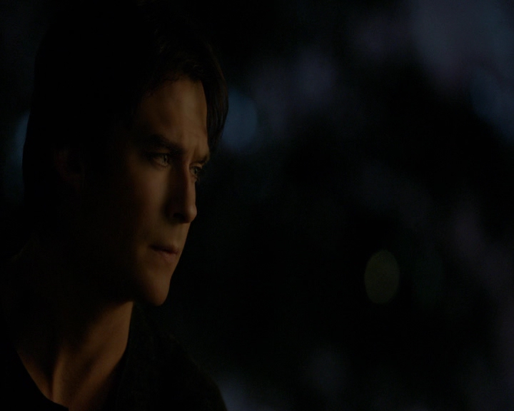 VampireDiaries-dot-nl_VampireDiaries-8x10NostalgiasABitch2171.jpg
