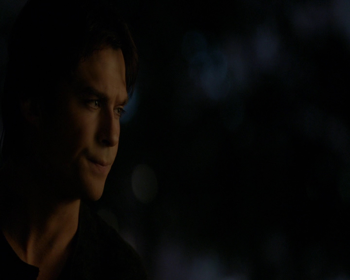 VampireDiaries-dot-nl_VampireDiaries-8x10NostalgiasABitch2176.jpg