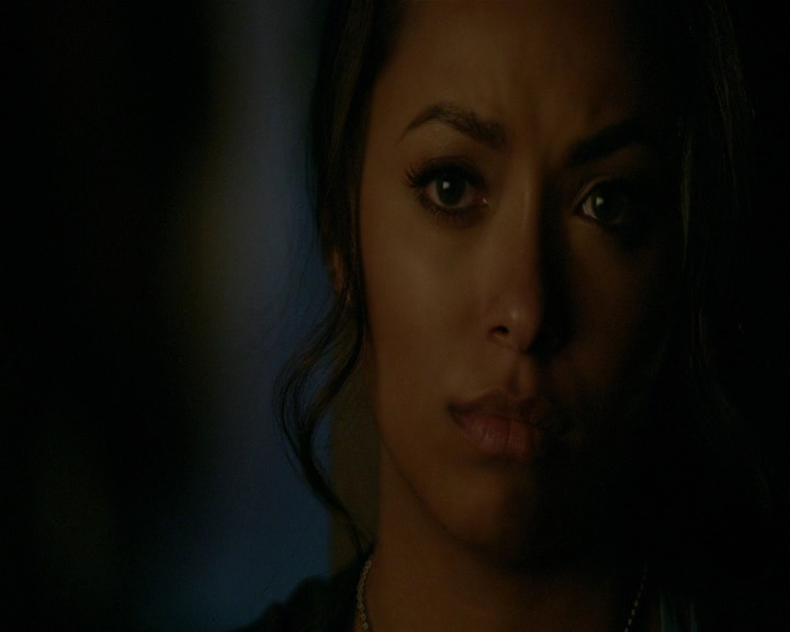 VampireDiaries-dot-nl_VampireDiaries-8x10NostalgiasABitch2210.jpg