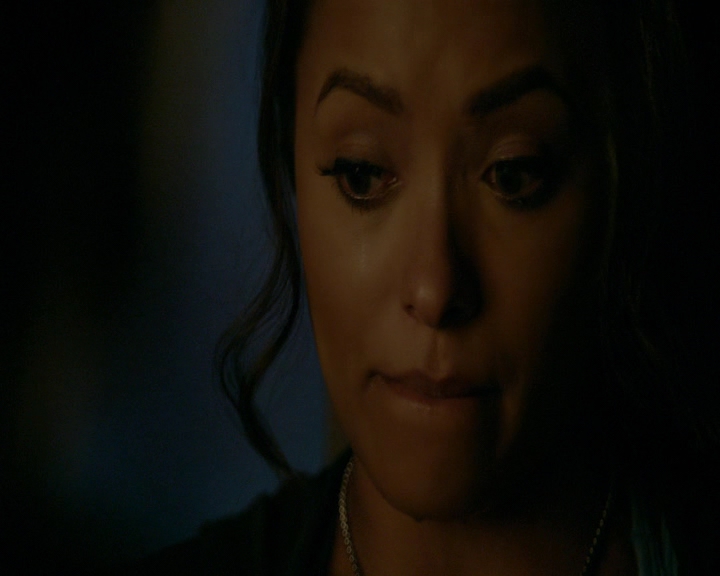 VampireDiaries-dot-nl_VampireDiaries-8x10NostalgiasABitch2253.jpg