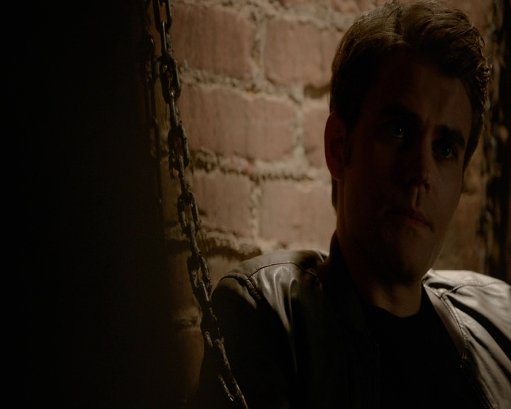 VampireDiaries-dot-nl_VampireDiaries-8x11YouMadeAChoiceToBeGood0144.jpg