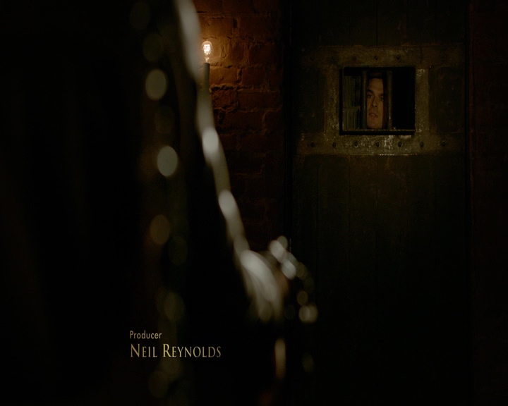 VampireDiaries-dot-nl_VampireDiaries-8x11YouMadeAChoiceToBeGood0145.jpg