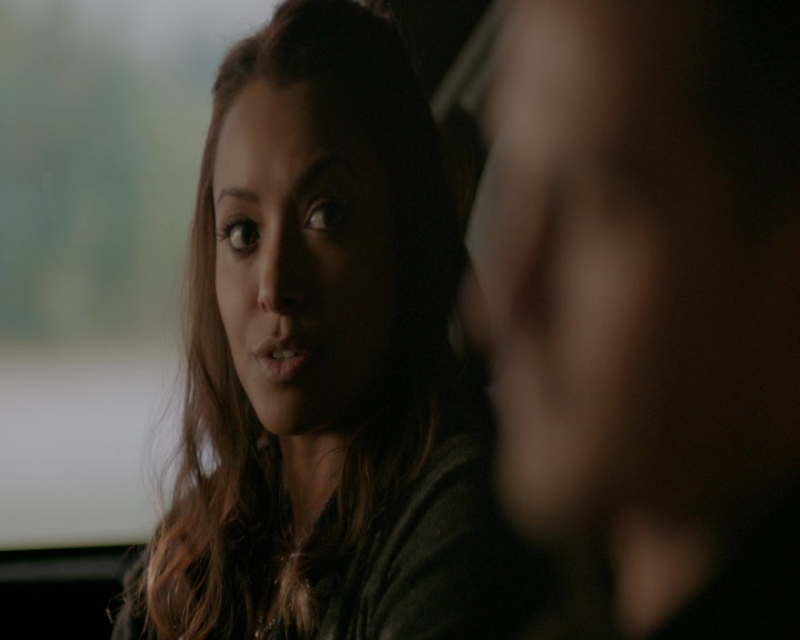 VampireDiaries-dot-nl_VampireDiaries-8x11YouMadeAChoiceToBeGood0388.jpg