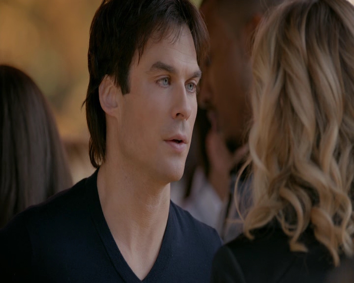 VampireDiaries-dot-nl_VampireDiaries-8x11YouMadeAChoiceToBeGood0594.jpg