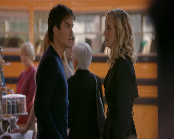 VampireDiaries-dot-nl_VampireDiaries-8x11YouMadeAChoiceToBeGood0618.jpg