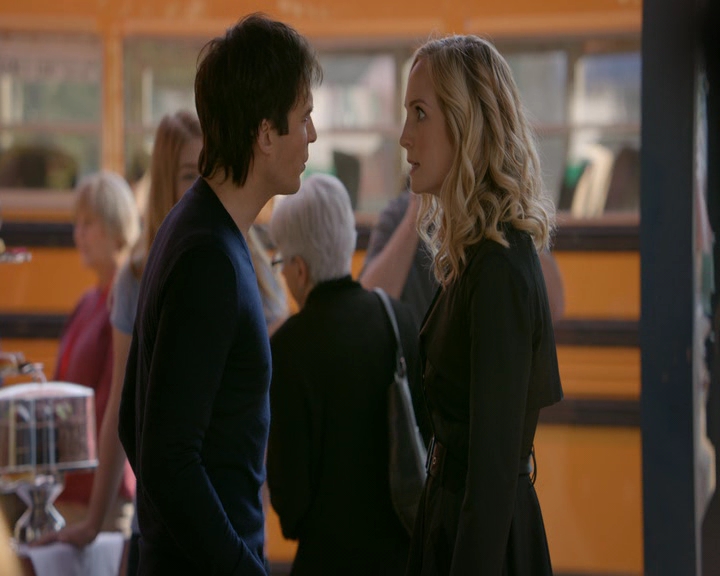 VampireDiaries-dot-nl_VampireDiaries-8x11YouMadeAChoiceToBeGood0619.jpg