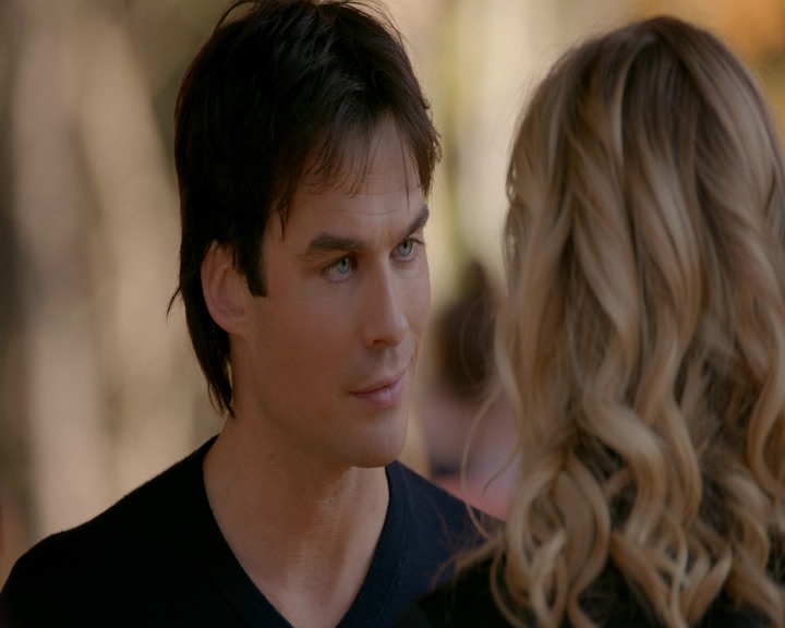 VampireDiaries-dot-nl_VampireDiaries-8x11YouMadeAChoiceToBeGood0622.jpg