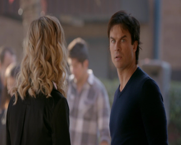 VampireDiaries-dot-nl_VampireDiaries-8x11YouMadeAChoiceToBeGood0626.jpg