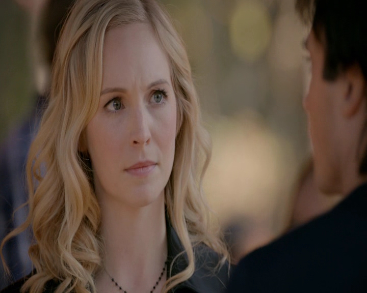 VampireDiaries-dot-nl_VampireDiaries-8x11YouMadeAChoiceToBeGood0627.jpg