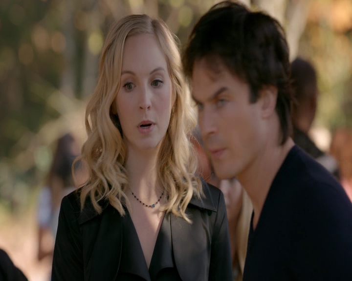 VampireDiaries-dot-nl_VampireDiaries-8x11YouMadeAChoiceToBeGood0632.jpg