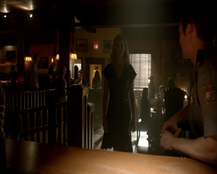 VampireDiaries-dot-nl_VampireDiaries-8x11YouMadeAChoiceToBeGood0753.jpg