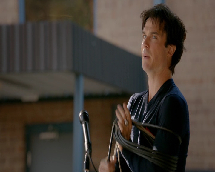 VampireDiaries-dot-nl_VampireDiaries-8x11YouMadeAChoiceToBeGood0809.jpg