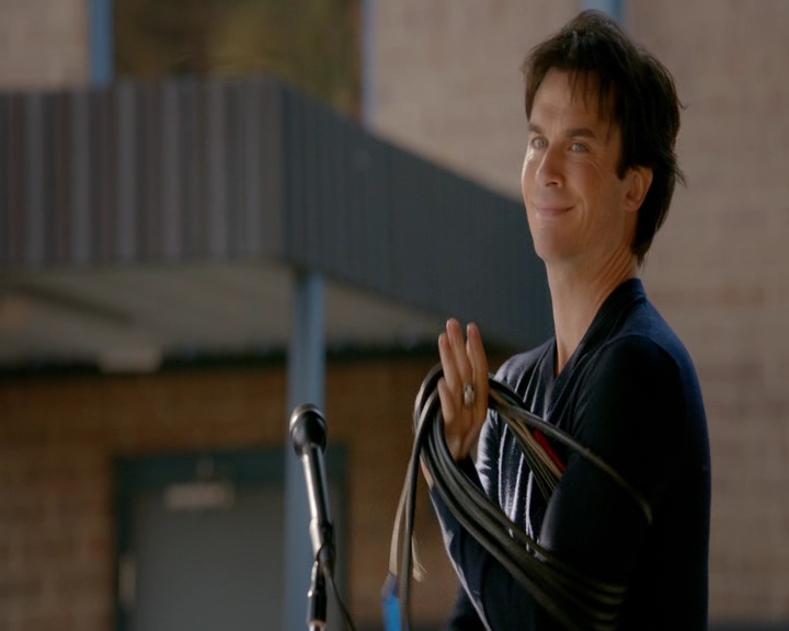 VampireDiaries-dot-nl_VampireDiaries-8x11YouMadeAChoiceToBeGood0810.jpg