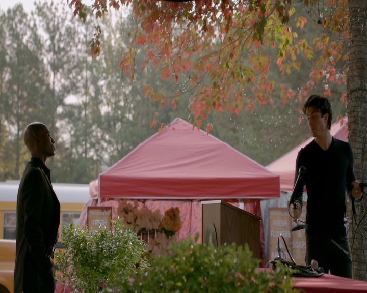 VampireDiaries-dot-nl_VampireDiaries-8x11YouMadeAChoiceToBeGood0819.jpg