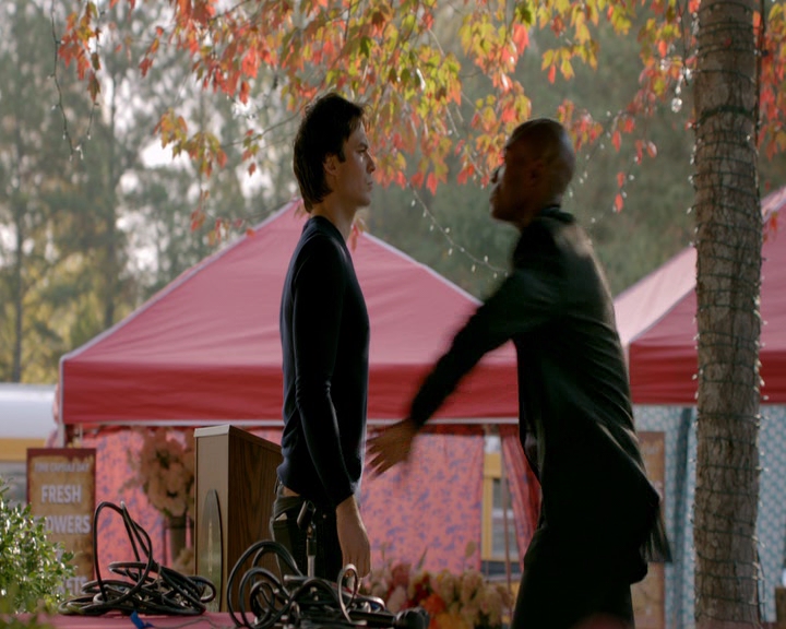 VampireDiaries-dot-nl_VampireDiaries-8x11YouMadeAChoiceToBeGood0855.jpg