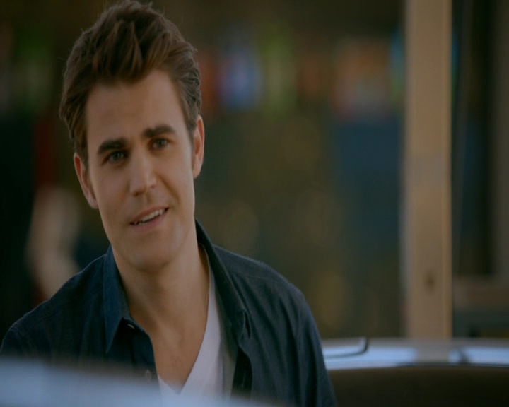 VampireDiaries-dot-nl_VampireDiaries-8x11YouMadeAChoiceToBeGood0912.jpg