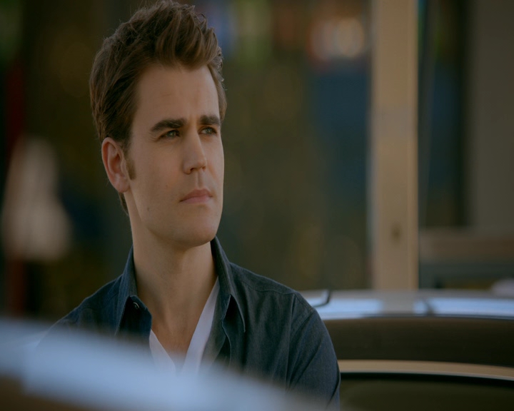 VampireDiaries-dot-nl_VampireDiaries-8x11YouMadeAChoiceToBeGood0923.jpg