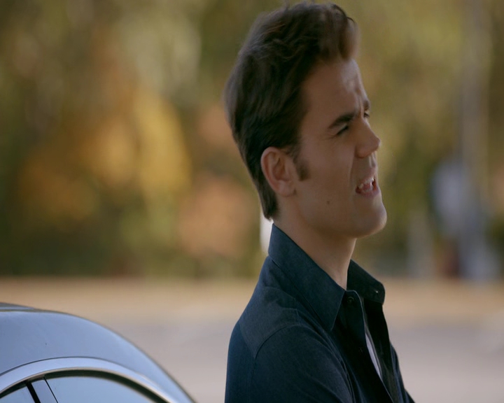 VampireDiaries-dot-nl_VampireDiaries-8x11YouMadeAChoiceToBeGood0927.jpg