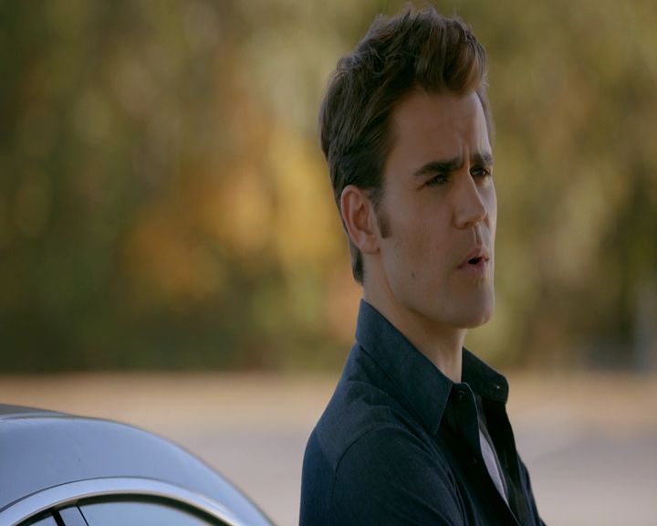 VampireDiaries-dot-nl_VampireDiaries-8x11YouMadeAChoiceToBeGood0930.jpg