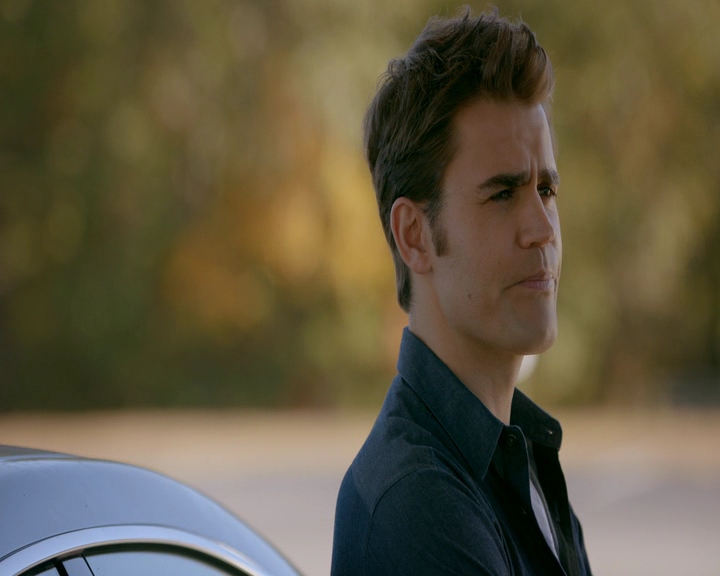 VampireDiaries-dot-nl_VampireDiaries-8x11YouMadeAChoiceToBeGood0931.jpg