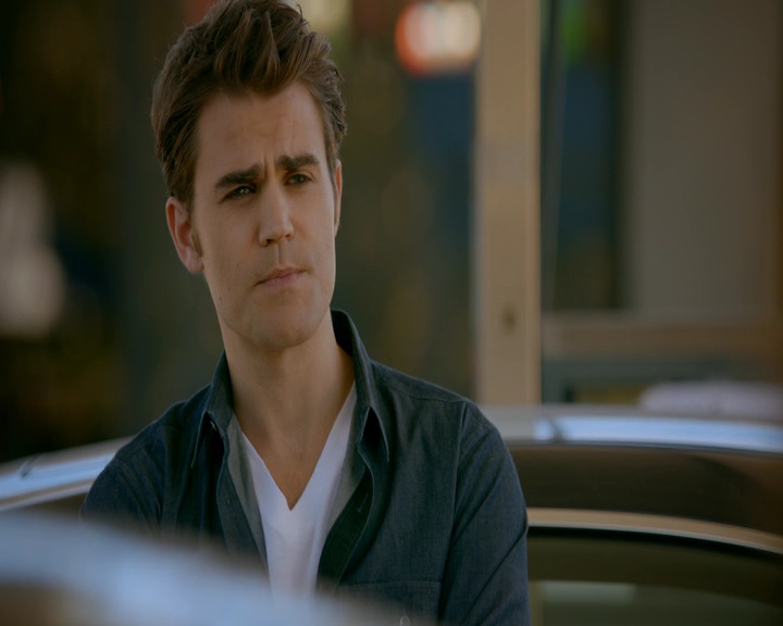 VampireDiaries-dot-nl_VampireDiaries-8x11YouMadeAChoiceToBeGood0942.jpg