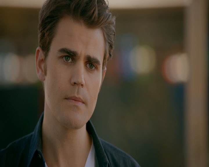 VampireDiaries-dot-nl_VampireDiaries-8x11YouMadeAChoiceToBeGood0960.jpg