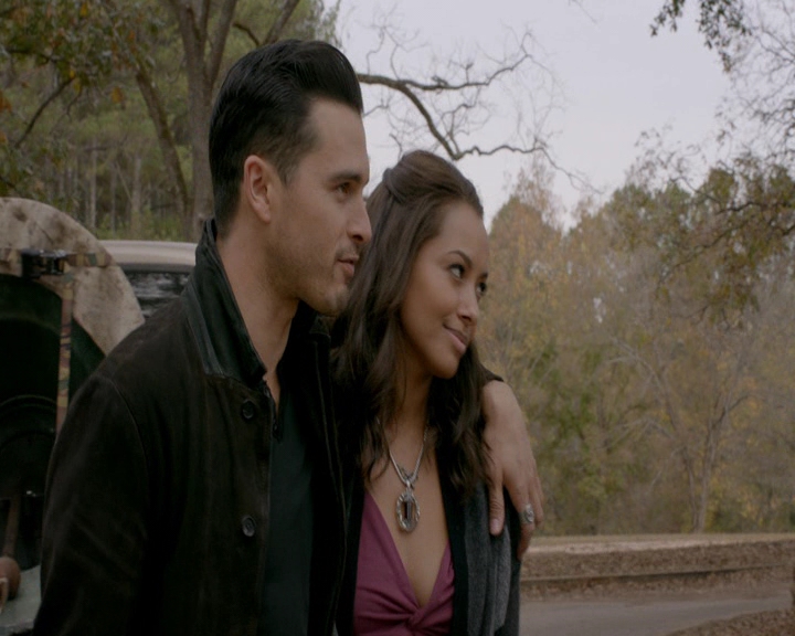 VampireDiaries-dot-nl_VampireDiaries-8x11YouMadeAChoiceToBeGood1068.jpg