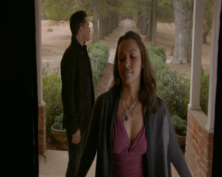 VampireDiaries-dot-nl_VampireDiaries-8x11YouMadeAChoiceToBeGood1108.jpg