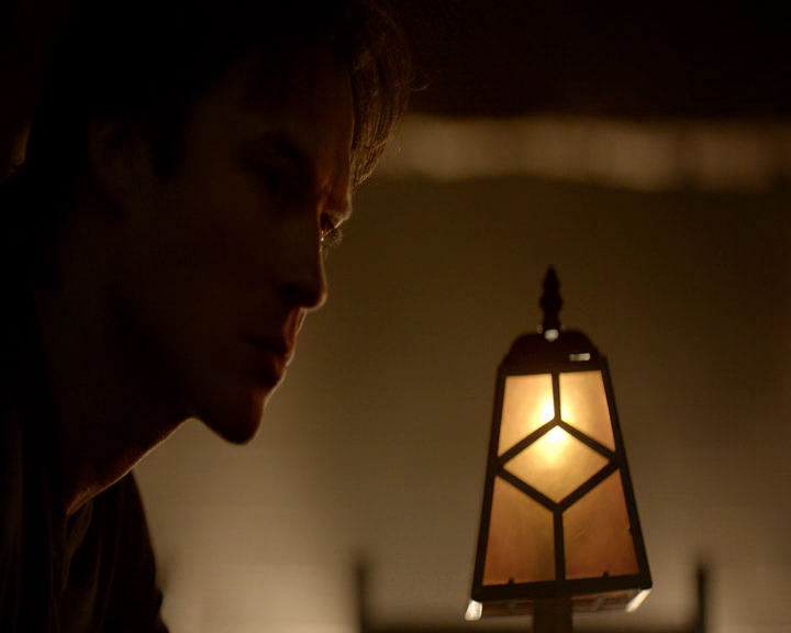 VampireDiaries-dot-nl_VampireDiaries-8x11YouMadeAChoiceToBeGood1317.jpg