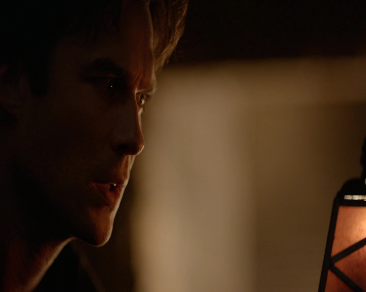 VampireDiaries-dot-nl_VampireDiaries-8x11YouMadeAChoiceToBeGood1322.jpg