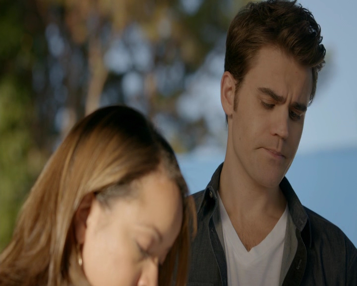 VampireDiaries-dot-nl_VampireDiaries-8x11YouMadeAChoiceToBeGood1748.jpg