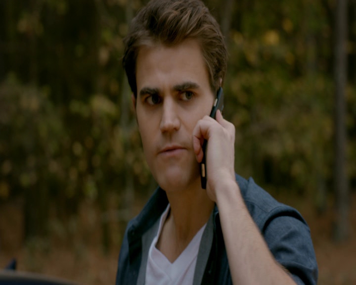 VampireDiaries-dot-nl_VampireDiaries-8x11YouMadeAChoiceToBeGood2188.jpg