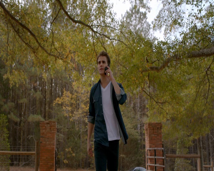 VampireDiaries-dot-nl_VampireDiaries-8x11YouMadeAChoiceToBeGood2200.jpg