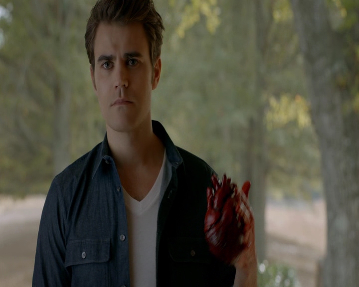 VampireDiaries-dot-nl_VampireDiaries-8x11YouMadeAChoiceToBeGood2286.jpg