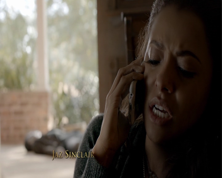 VampireDiaries-dot-nl_VampireDiaries-8x12WhatAreYou0118.jpg