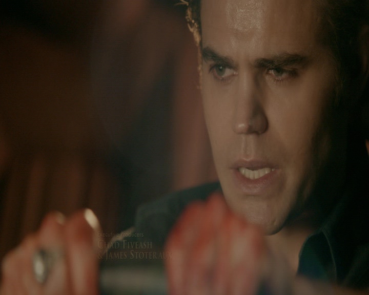 VampireDiaries-dot-nl_VampireDiaries-8x12WhatAreYou0169.jpg