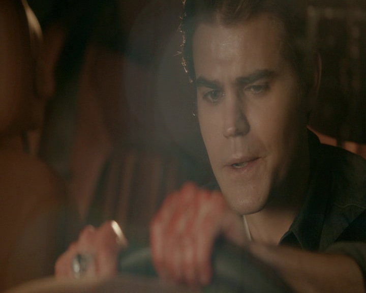 VampireDiaries-dot-nl_VampireDiaries-8x12WhatAreYou0181.jpg