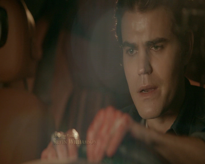 VampireDiaries-dot-nl_VampireDiaries-8x12WhatAreYou0182.jpg