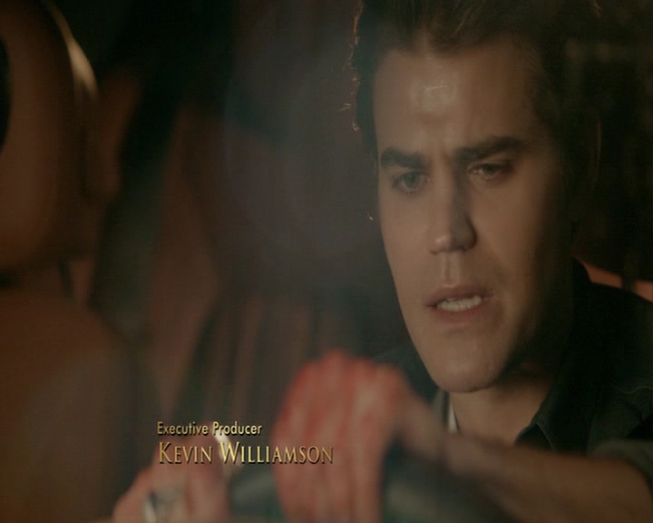 VampireDiaries-dot-nl_VampireDiaries-8x12WhatAreYou0183.jpg