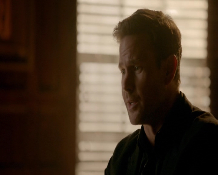 VampireDiaries-dot-nl_VampireDiaries-8x12WhatAreYou0242.jpg