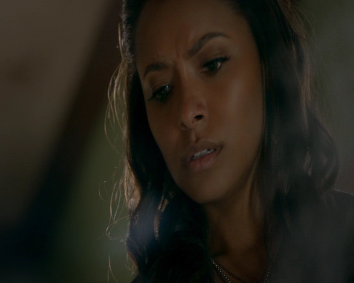 VampireDiaries-dot-nl_VampireDiaries-8x12WhatAreYou0528.jpg