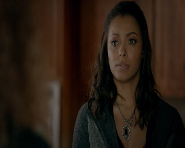 VampireDiaries-dot-nl_VampireDiaries-8x12WhatAreYou0544.jpg