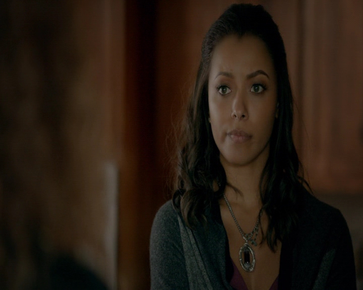 VampireDiaries-dot-nl_VampireDiaries-8x12WhatAreYou0545.jpg