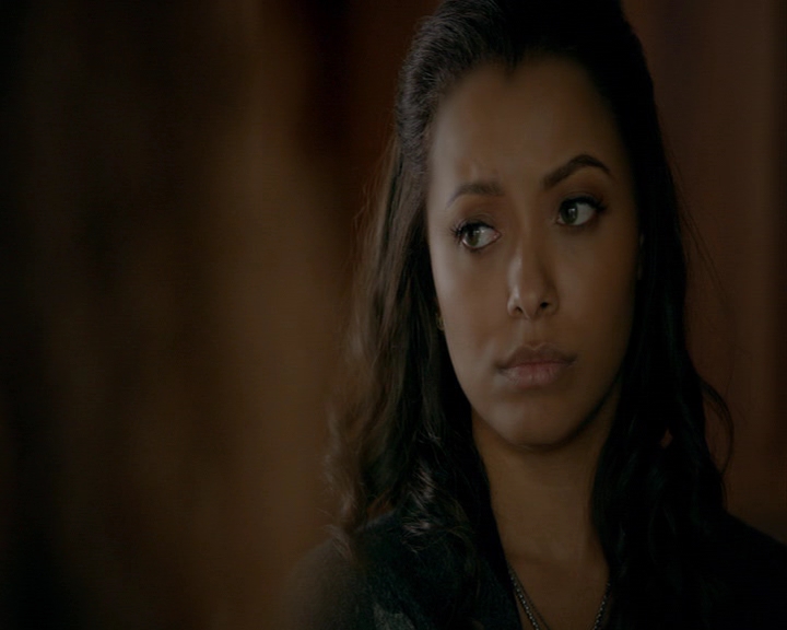 VampireDiaries-dot-nl_VampireDiaries-8x12WhatAreYou0554.jpg