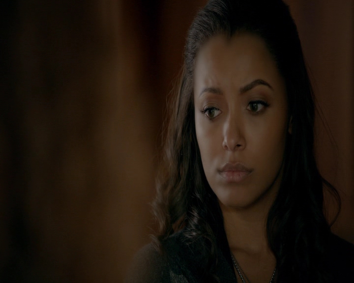 VampireDiaries-dot-nl_VampireDiaries-8x12WhatAreYou0556.jpg