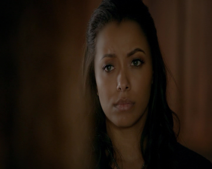 VampireDiaries-dot-nl_VampireDiaries-8x12WhatAreYou0565.jpg