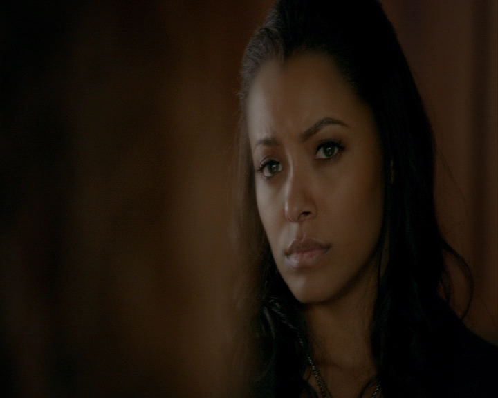 VampireDiaries-dot-nl_VampireDiaries-8x12WhatAreYou0566.jpg