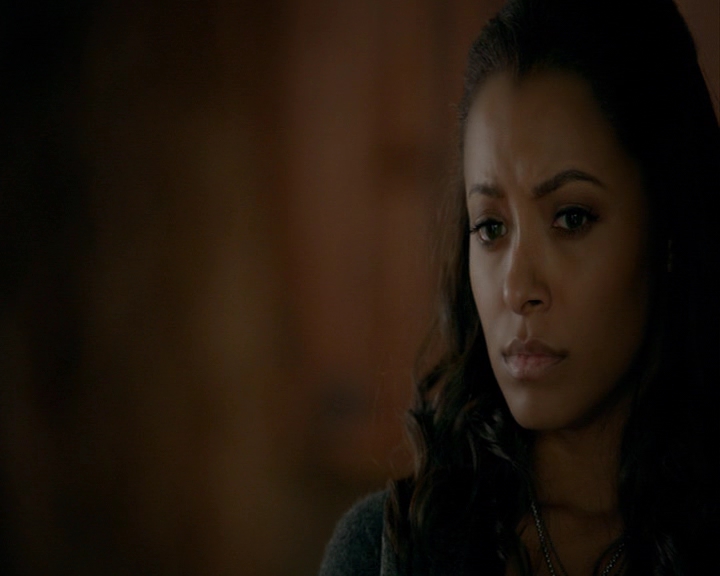 VampireDiaries-dot-nl_VampireDiaries-8x12WhatAreYou0567.jpg